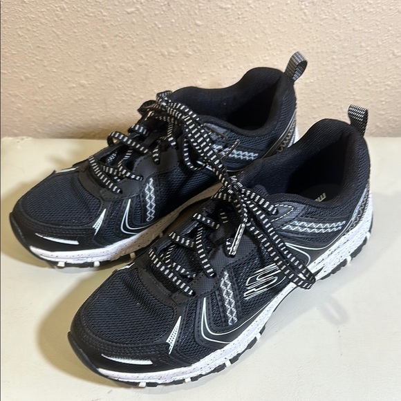 Sketchers size 6 - Picture 1 of 7